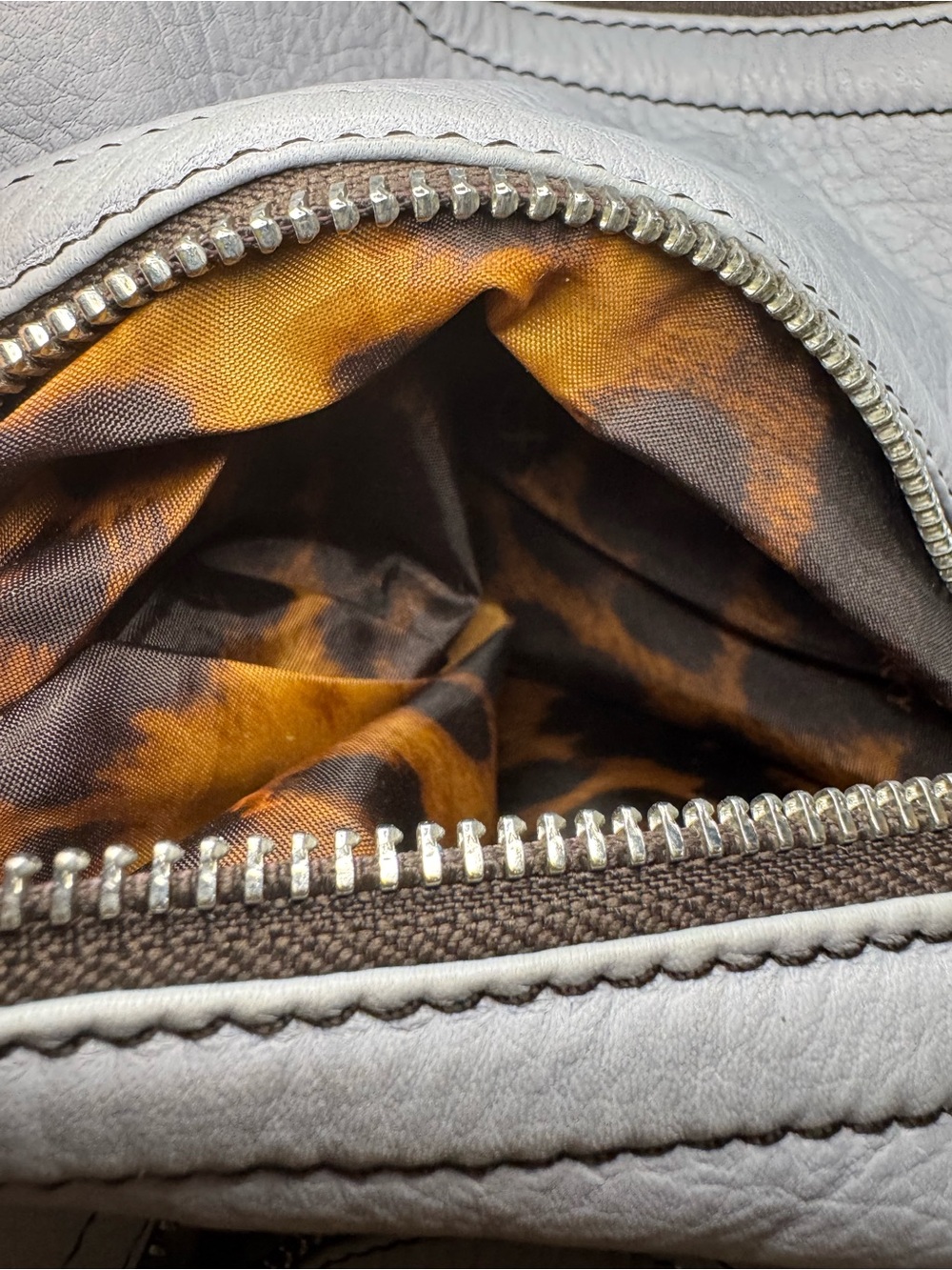 B makowsky Light Gray Leather Shoulder Bag with leopard interior - Picture 15 of 16